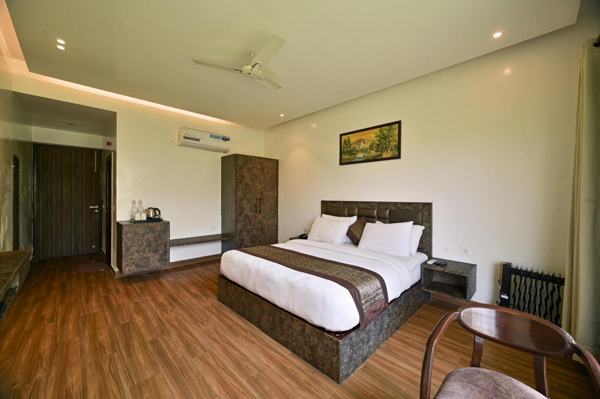 Aavaas Hill Resort 兰斯顿 外观 照片